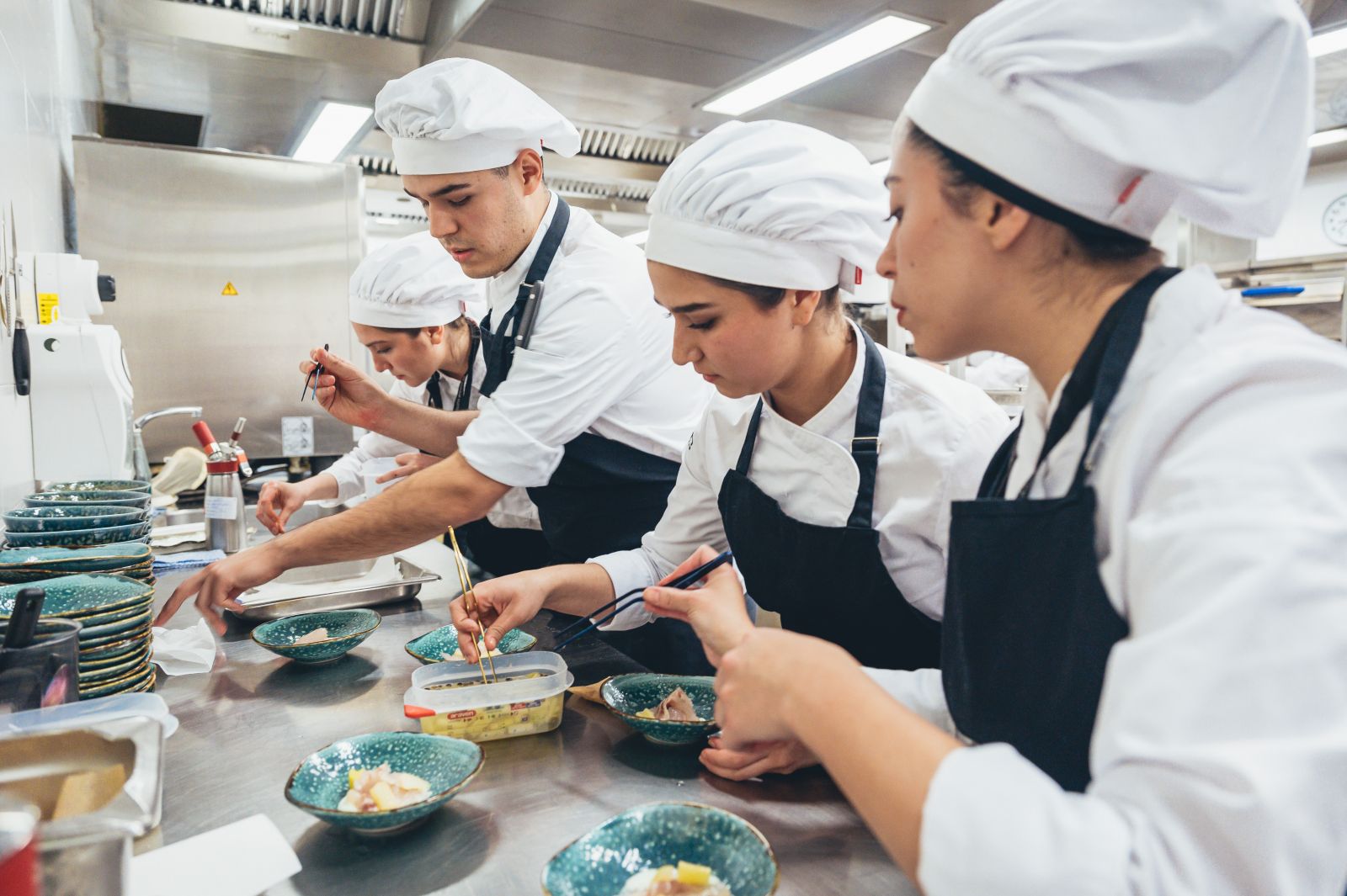 cocineros en cocina