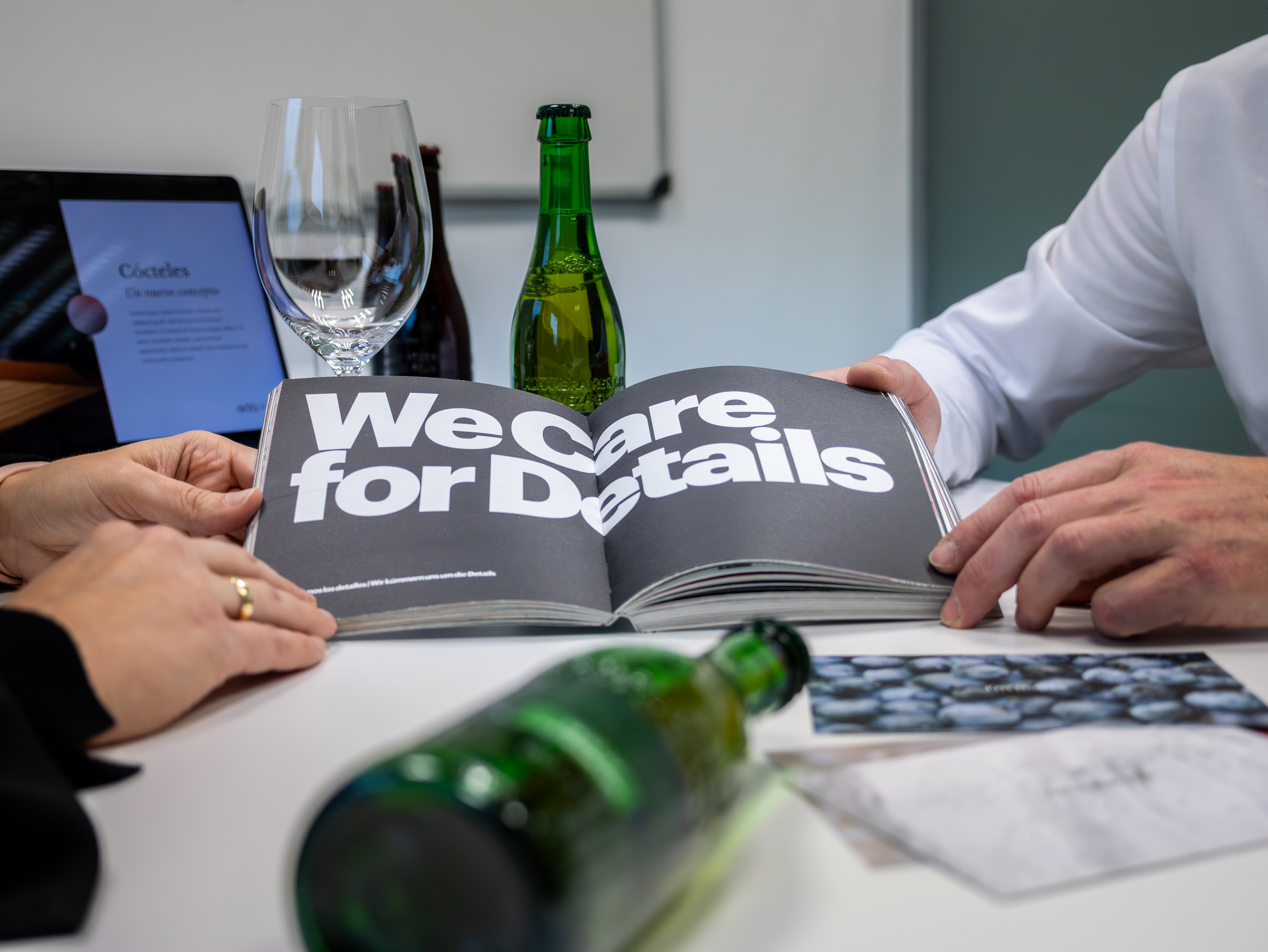 equipo de marketing del vino y bebidas