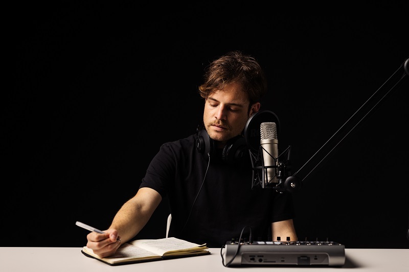 Gastronomic Journalism and Communication